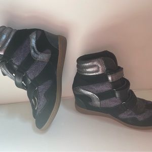 Women’s Skechers fashion wedge heel sneaker sz 10